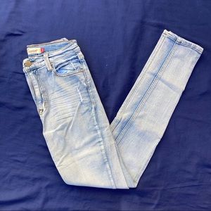 Light wash, high-waisted pants